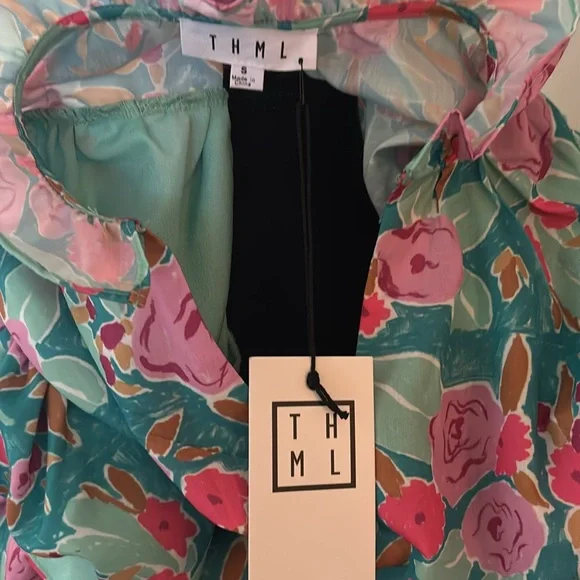 THML floral puff sleeve blouse size small NWT - Picture 4 of 5